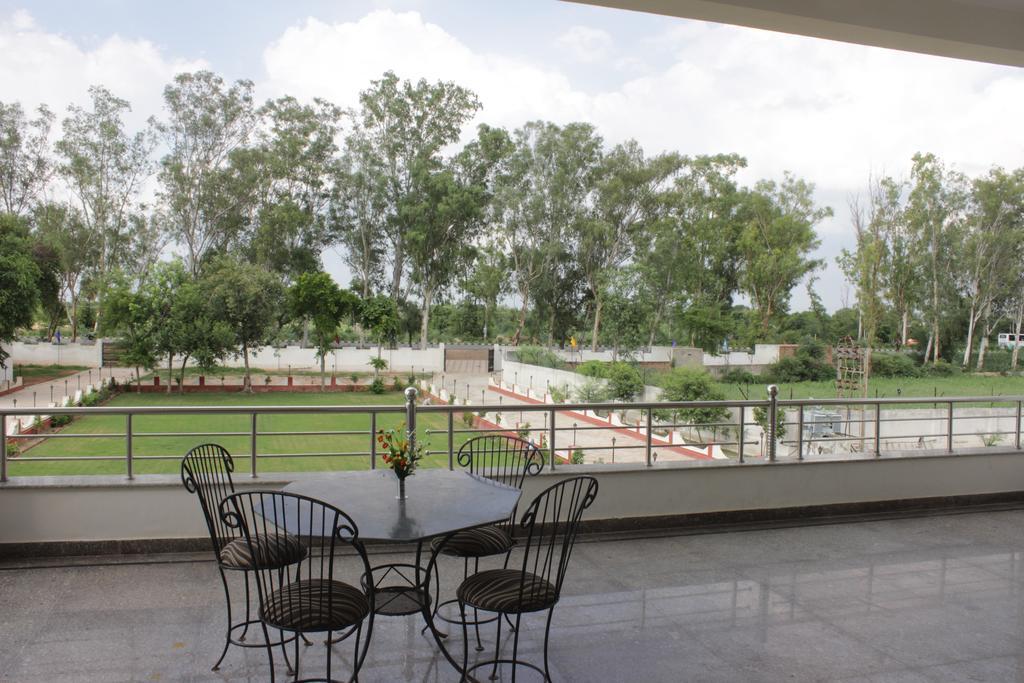 Geetanjali Hotel & Motel Bharatpur Exteriör bild