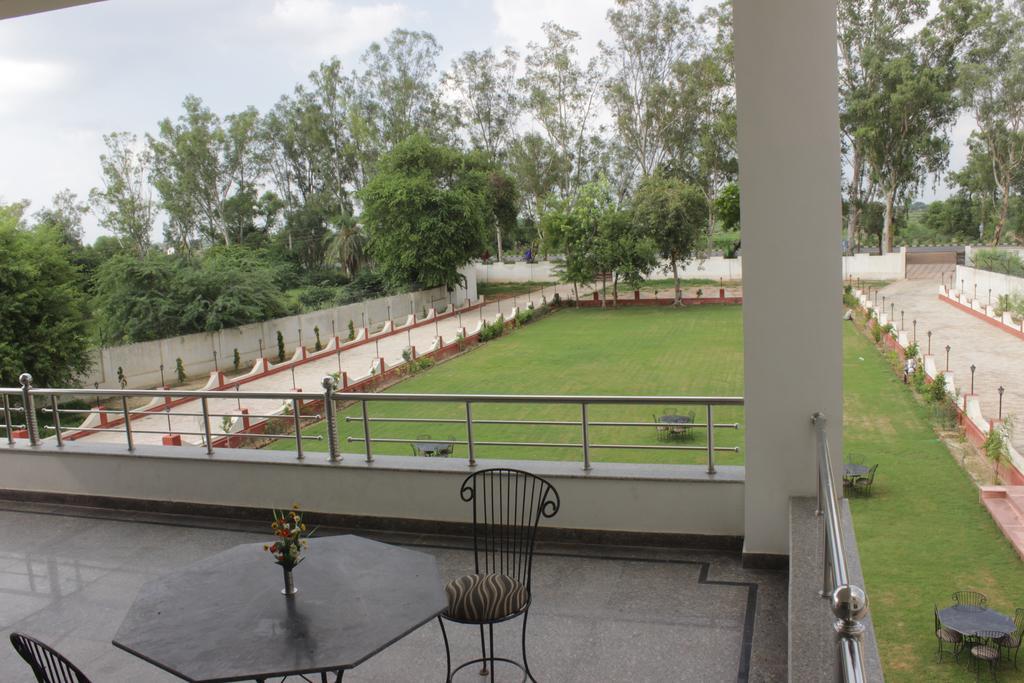 Geetanjali Hotel & Motel Bharatpur Exteriör bild