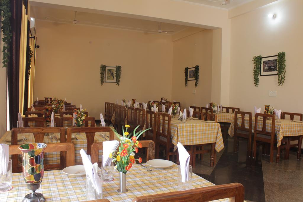 Geetanjali Hotel & Motel Bharatpur Exteriör bild