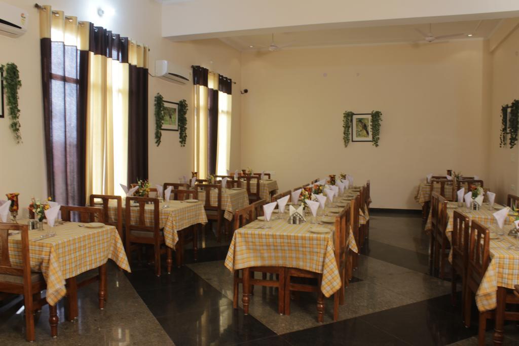 Geetanjali Hotel & Motel Bharatpur Exteriör bild