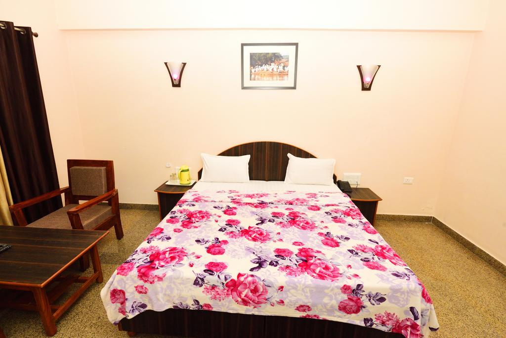 Geetanjali Hotel & Motel Bharatpur Exteriör bild